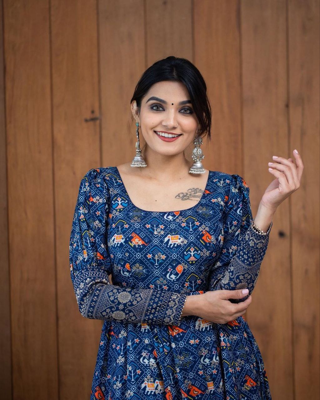 Women’s Printed Georgette Gown – Stylish Party, Wedding & Festival Wear