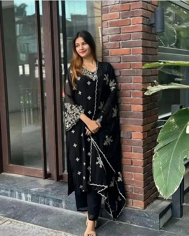 Women’s Black Kurta Set with Dupatta & Bottomwear – Elegant Festive Wear
